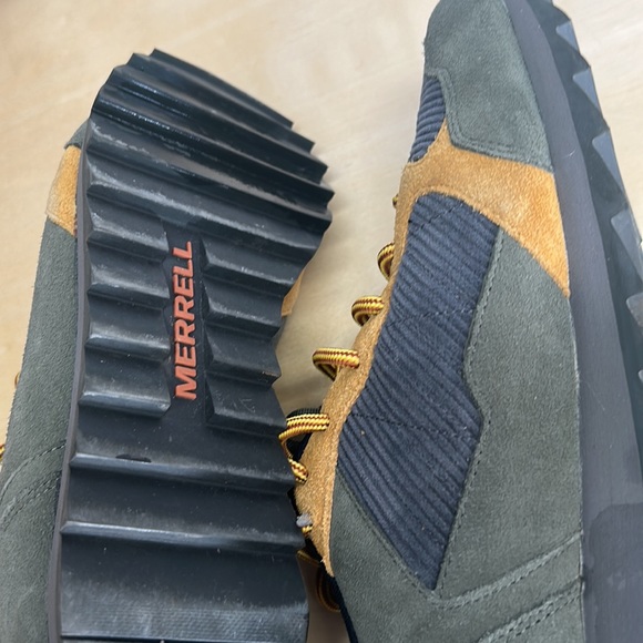 Merrells like new! Brand new hiking laces size 9 - Picture 4 of 5